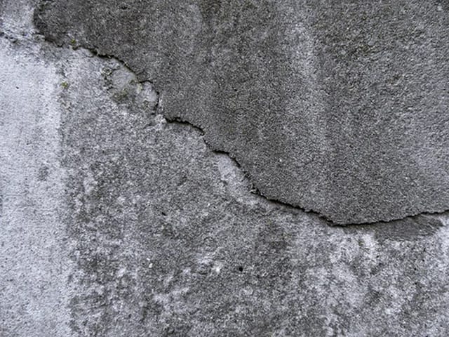 Repairing cracks in concrete